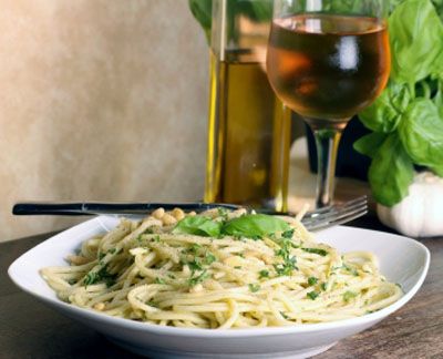 Spaghete Carbonara si un pahar de vin la Restaurant Dante