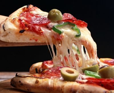 Pizzeria Nuova Mama Mia va invita la o pizza delicioasa