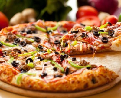 O pizza la alegere din 8 sortimente + un sos la alegere la Pizzeria Al Pacino